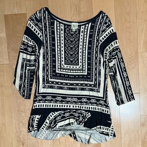 Quarter sleeve black and tan printed shirt with peplum detail on bottom.